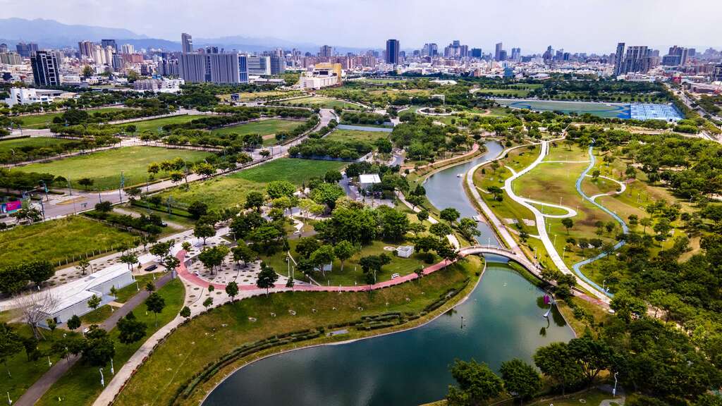 台中水湳經貿園區中央公園實景 - 光域空間室內設計專業觀點